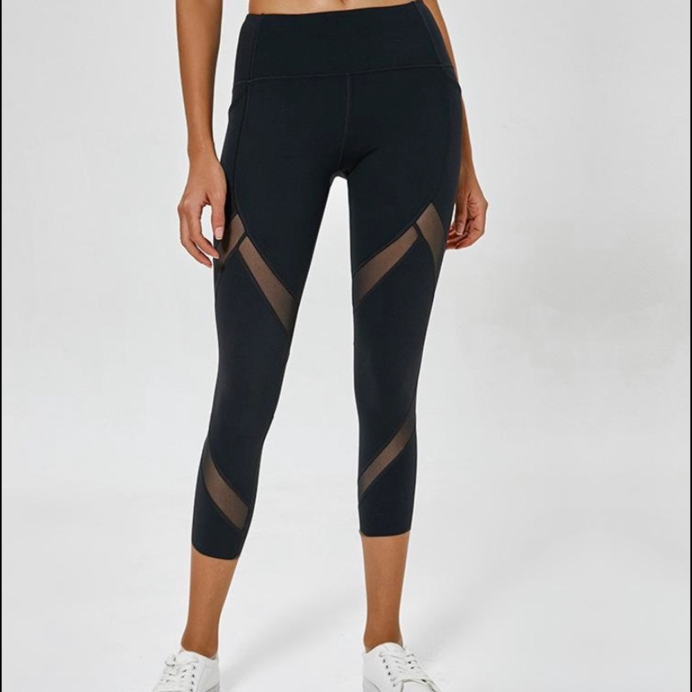 Pocket Mesh Capri Leggings - Zory del Mar
